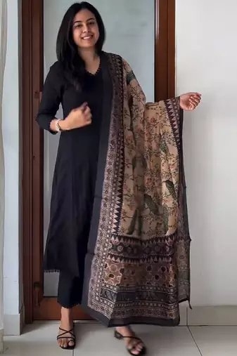 Women ethnic motifs regular kurta with trousers & with dupatta