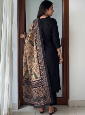Women ethnic motifs regular kurta with trousers & with dupatta 2