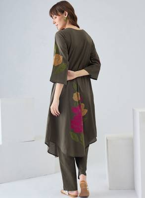 Women floral printed regular pure cotton kurta with trousers 3