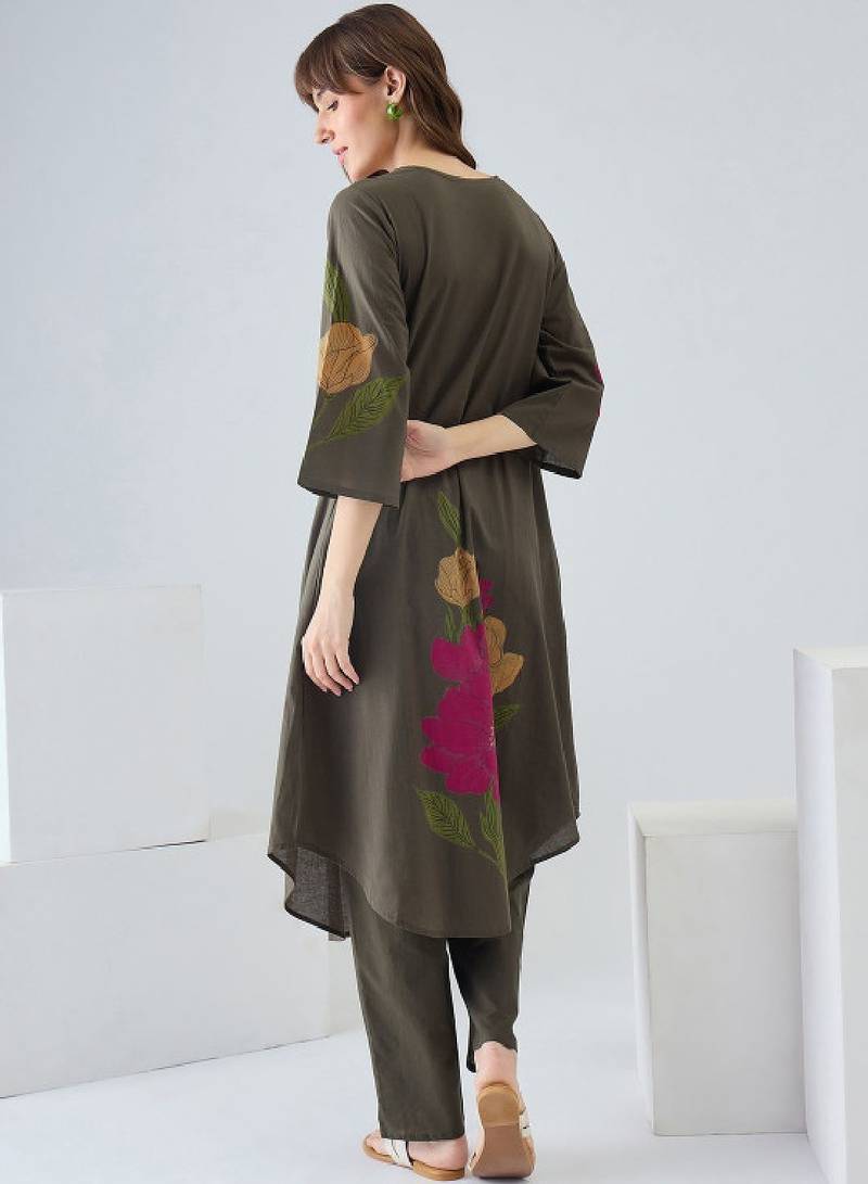 Women floral printed regular pure cotton kurta with trousers