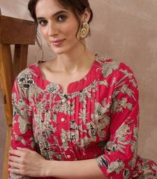Women floral printed pleated pure cotton kurta with trousers
