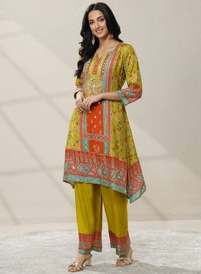 Women floral printed regular sequinned kurta with palazzos & with dupatta 4