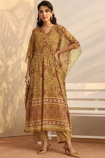 Women ethnic motifs printed regular kurta with trousers