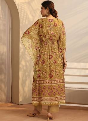 Women ethnic motifs printed regular kurta with trousers 4