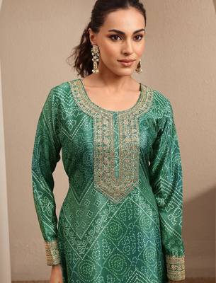 Women ethnic motifs printed regular thread work kurta with sharara & with dupatta 2