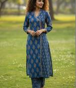 Women ethnic motifs printed angrakha pure cotton kurta with trousers