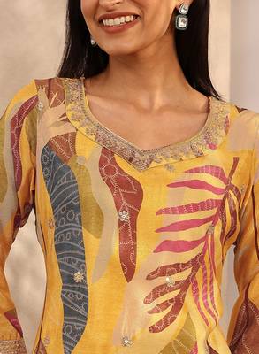 Women ethnic motifs printed regular thread work kurta with palazzos & with dupatta 2