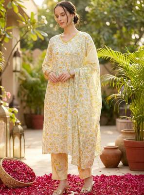 Women floral printed regular pure cotton kurta with trousers & with dupatta 2