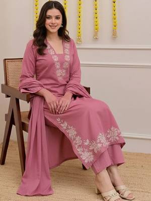 Women floral embroidered regular thread work kurta with trousers & with dupatta 1
