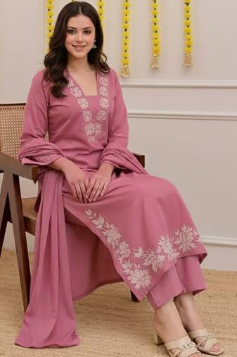 Women floral embroidered regular thread work kurta with trousers & with dupatta