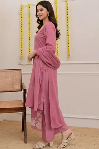 Women floral embroidered regular thread work kurta with trousers & with dupatta