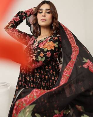 Women floral printed tiered pure cotton kurta with trousers & with dupatta 2