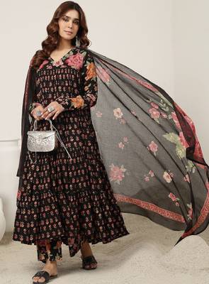 Women floral printed tiered pure cotton kurta with trousers & with dupatta 3