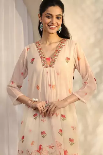 Women floral printed regular thread work kurta with trousers & with dupatta