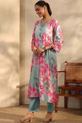 Women floral printed regular kurta with trousers