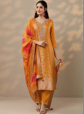 Women regular thread work kurta with trousers & with dupatta 1