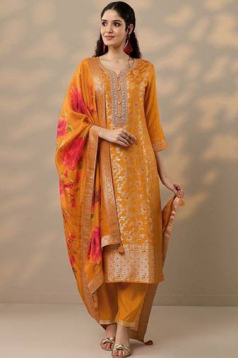 Women regular thread work kurta with trousers & with dupatta