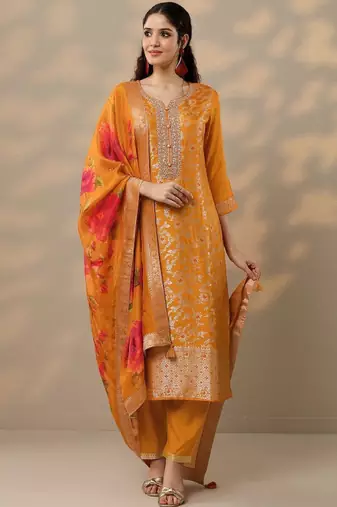Women regular thread work kurta with trousers & with dupatta