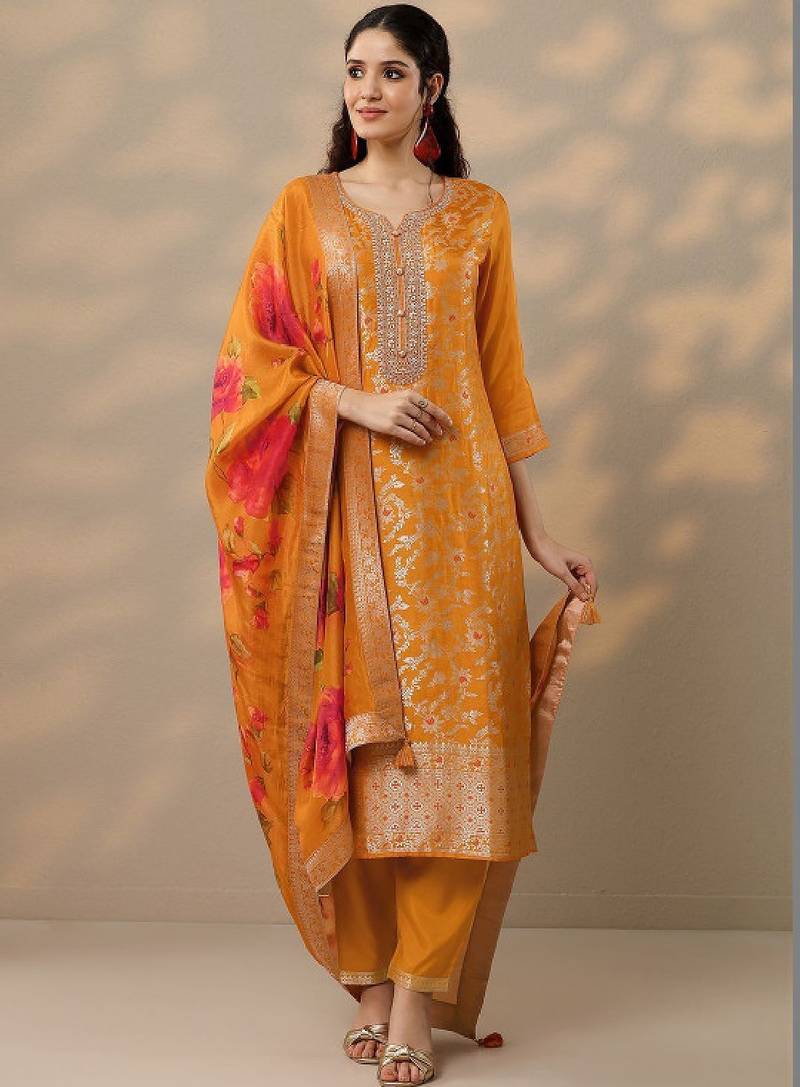 Women regular thread work kurta with trousers & with dupatta