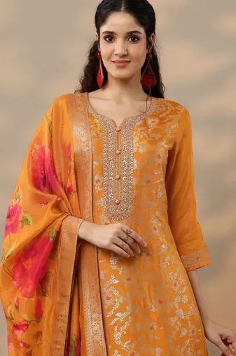 Women regular thread work kurta with trousers & with dupatta