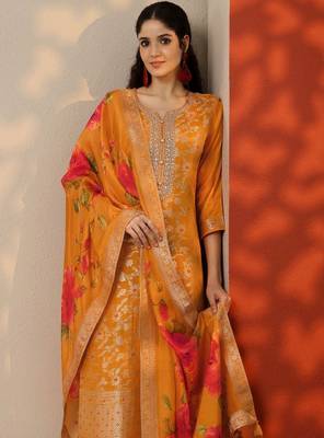Women regular thread work kurta with trousers & with dupatta 4