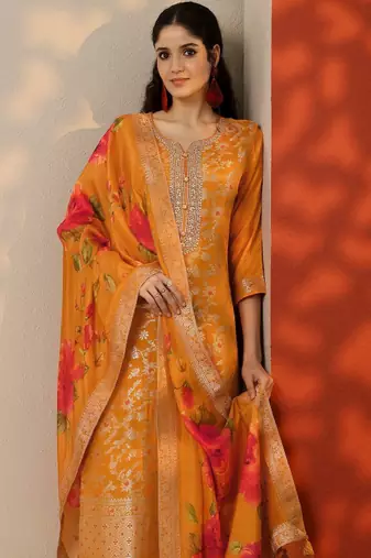 Women regular thread work kurta with trousers & with dupatta