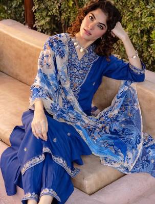 Women ethnic motifs embroidered regular thread work kurta with patiala & with dupatta 1