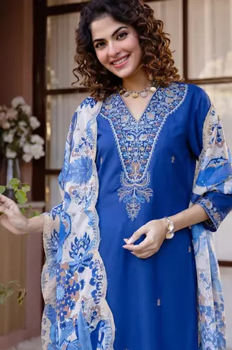 Women ethnic motifs embroidered regular thread work kurta with patiala & with dupatta