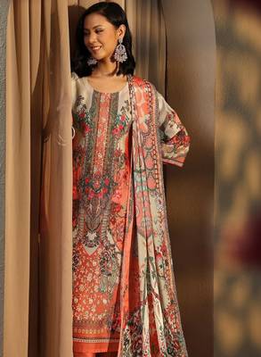 Women floral printed regular kurta with trousers & with dupatta 2