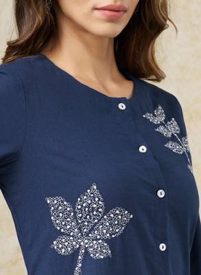 Women ethnic motifs embroidered regular thread work pure cotton kurta with palazzos 4