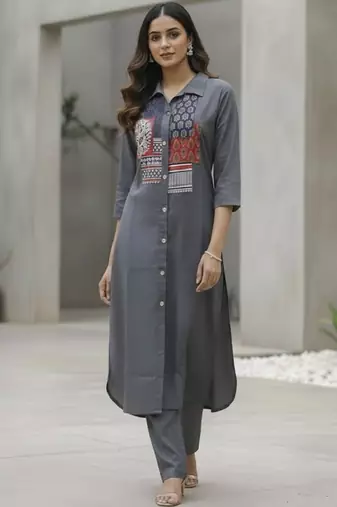 Women ethnic motifs printed regular kurta with trousers