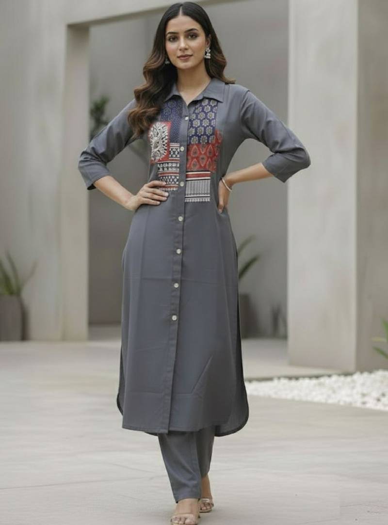 Women ethnic motifs printed regular kurta with trousers
