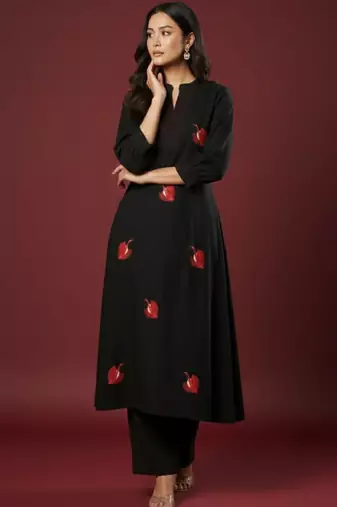 Women ethnic motifs embroidered regular thread work kurta with trousers