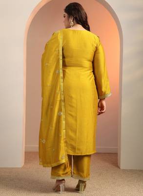 Women ethnic motifs embroidered regular sequinned kurta with trousers & with dupatta 4