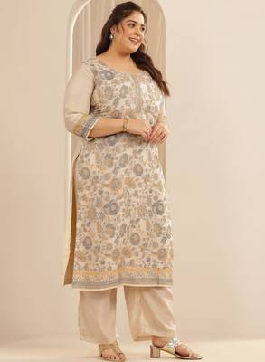 Women floral printed regular kurta with trousers & with dupatta 4