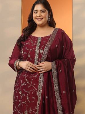 Women floral embroidered regular thread work kurta with trousers & with dupatta 2