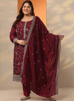Women floral embroidered regular thread work kurta with trousers & with dupatta 3