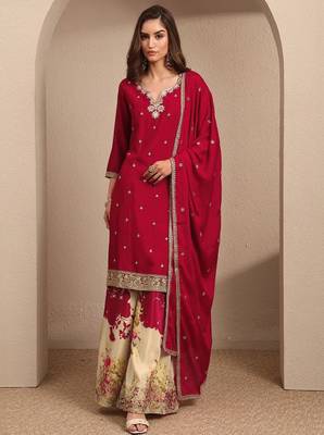 Women floral embroidered regular kurta with palazzos & with dupatta 2