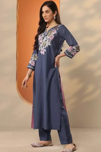 Women floral embroidered regular thread work kurta with trousers & with dupatta