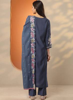 Women floral embroidered regular thread work kurta with trousers & with dupatta 4