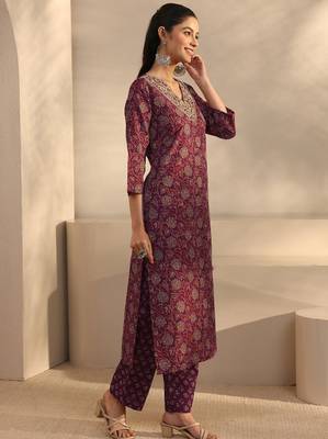Women floral printed regular kurta with trousers & with dupatta 3