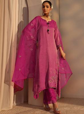 Women floral embroidered regular kurta with trousers & with dupatta 1