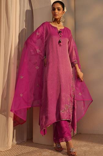 Women floral embroidered regular kurta with trousers & with dupatta