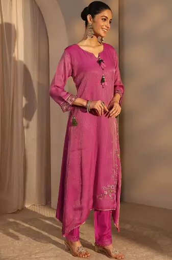 Women floral embroidered regular kurta with trousers & with dupatta