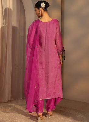 Women floral embroidered regular kurta with trousers & with dupatta 4