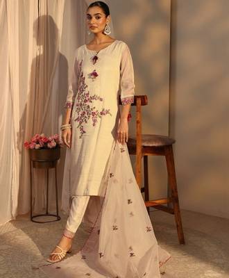 Women floral embroidered regular kurta with trousers & with dupatta 1