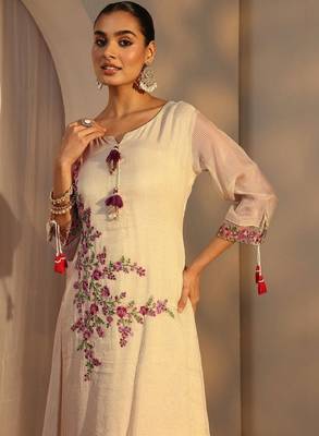 Women floral embroidered regular kurta with trousers & with dupatta 3