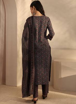 Women floral printed panelled kurta with trousers & with dupatta 2