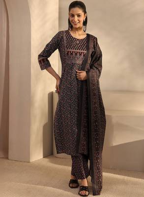 Women floral printed panelled kurta with trousers & with dupatta 4