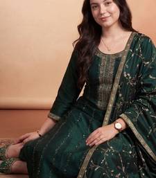 Women ethnic motifs embroidered regular thread work kurta with trousers & with dupatta